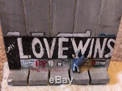 BANKSY LOVE WINS LARGE SOUVENIR WALL SECTION & BOOK Walled Off Hotel