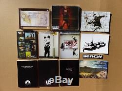 Banksy DIX Ans De Ephemera Prints / Livres / Autocollants / CD / Cartes Postales. Rare