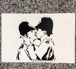 Banksy Kissing Coppers Grafitti De L'exposition Banksy Dismaland 2015