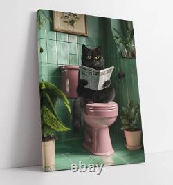Jolie chatte noire duveteuse sur les toilettes toile encadrée art mural image impression