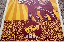 Rare Obey Holiday Peace Imprimé Éléphant Par Shepard Fairey Signé Et Numéroté